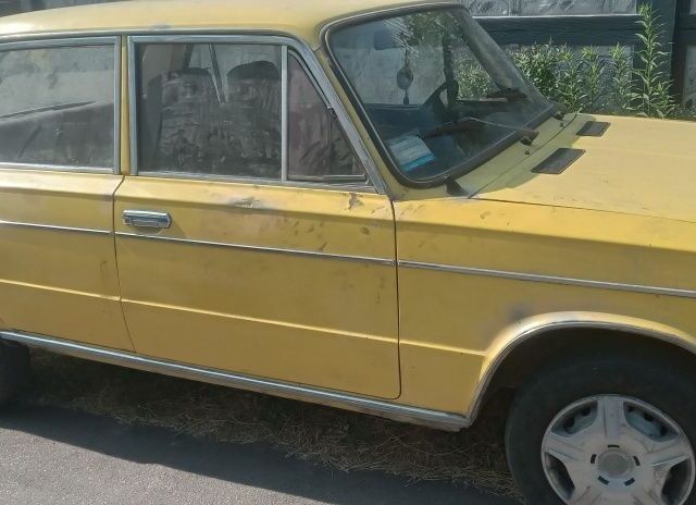 Желтый ВАЗ 2103, объемом двигателя 0 л и пробегом 165 тыс. км за 411 $, фото 1 на Automoto.ua