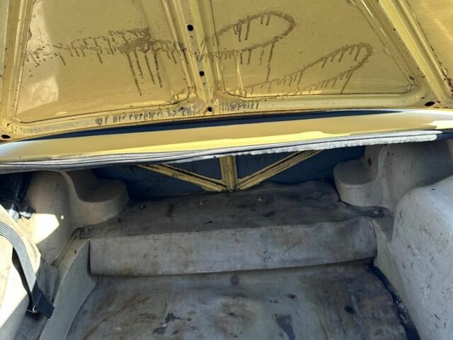 Жовтий ВАЗ 2103, об'ємом двигуна 1.5 л та пробігом 100 тис. км за 762 $, фото 9 на Automoto.ua