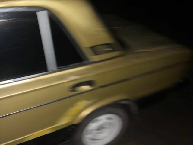 Желтый ВАЗ 2103, объемом двигателя 1.5 л и пробегом 300 тыс. км за 237 $, фото 3 на Automoto.ua