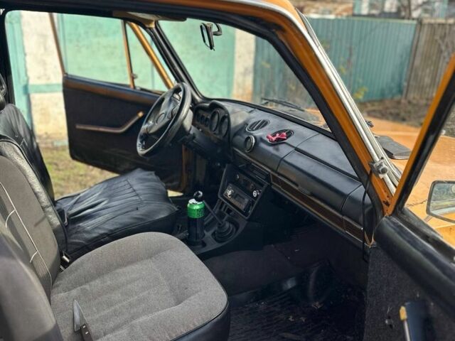 Желтый ВАЗ 2103, объемом двигателя 1.5 л и пробегом 1 тыс. км за 544 $, фото 4 на Automoto.ua