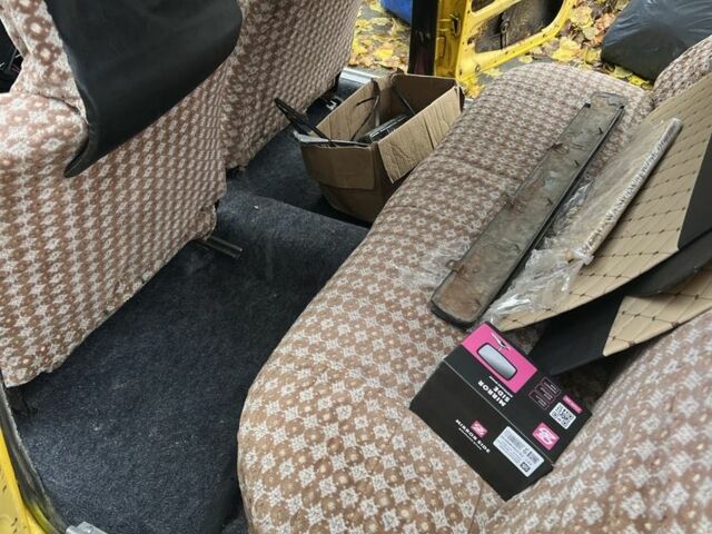 Желтый ВАЗ 2103, объемом двигателя 1.3 л и пробегом 3 тыс. км за 400 $, фото 4 на Automoto.ua