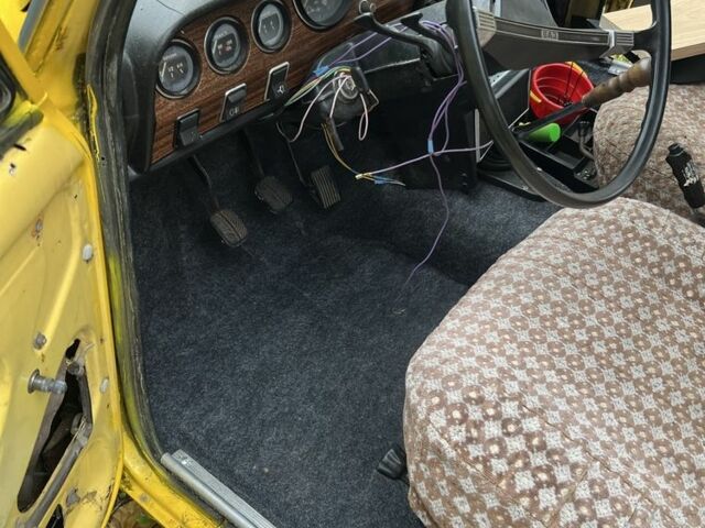 Желтый ВАЗ 2103, объемом двигателя 1.3 л и пробегом 3 тыс. км за 400 $, фото 6 на Automoto.ua