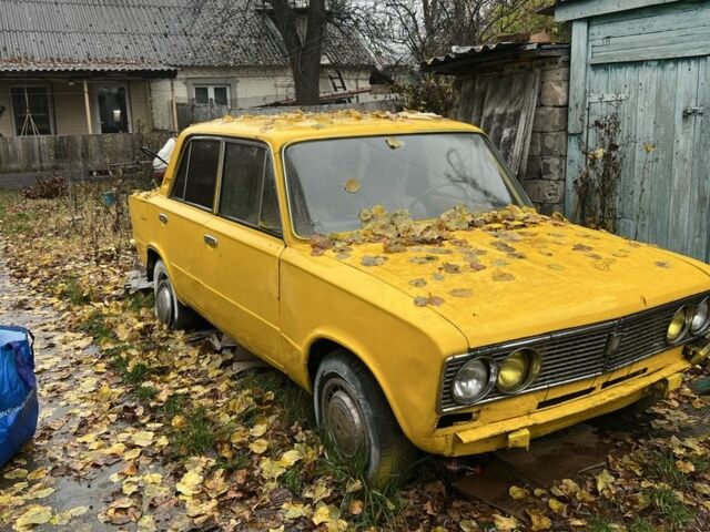 Желтый ВАЗ 2103, объемом двигателя 1.3 л и пробегом 3 тыс. км за 400 $, фото 1 на Automoto.ua