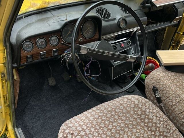 Желтый ВАЗ 2103, объемом двигателя 1.3 л и пробегом 3 тыс. км за 400 $, фото 5 на Automoto.ua