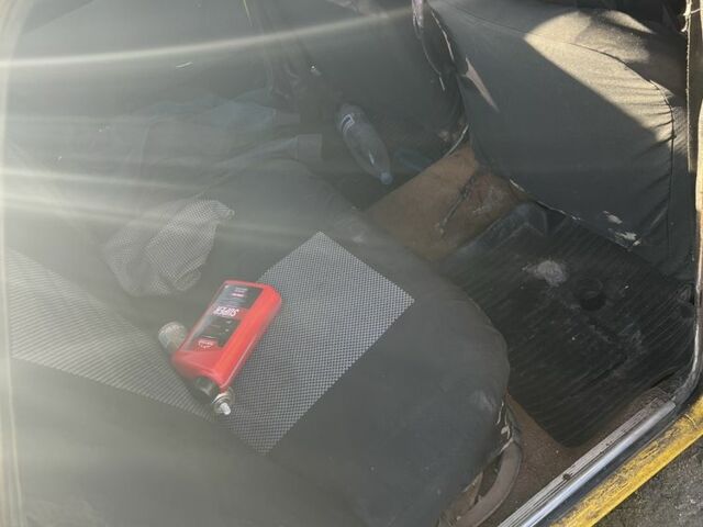 Желтый ВАЗ 2103, объемом двигателя 1.5 л и пробегом 100 тыс. км за 833 $, фото 6 на Automoto.ua