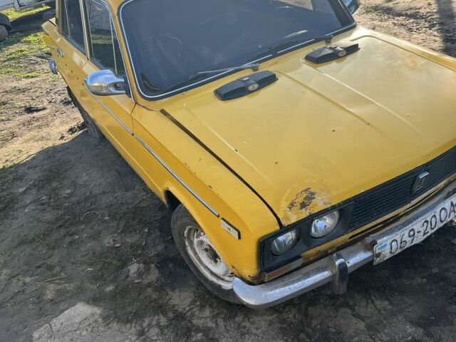 Желтый ВАЗ 2103, объемом двигателя 1.5 л и пробегом 100 тыс. км за 833 $, фото 2 на Automoto.ua