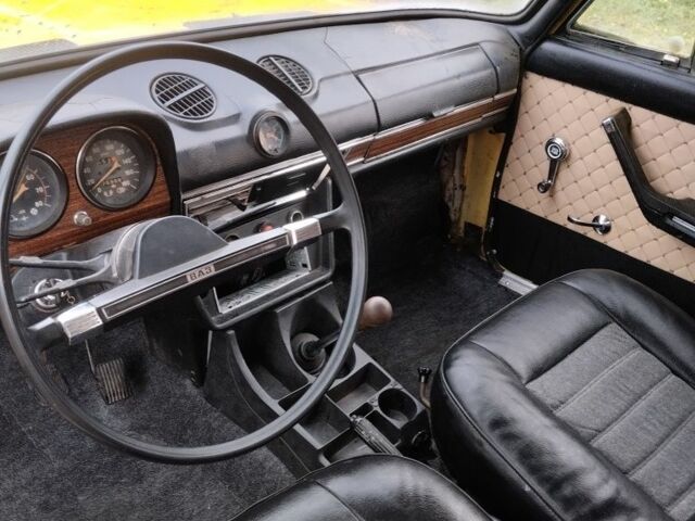 Желтый ВАЗ 2103, объемом двигателя 1.5 л и пробегом 77 тыс. км за 618 $, фото 7 на Automoto.ua