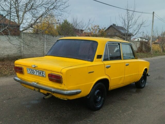 Желтый ВАЗ 2103, объемом двигателя 1.5 л и пробегом 77 тыс. км за 618 $, фото 3 на Automoto.ua