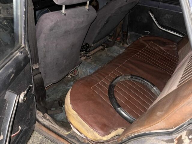 Серый ВАЗ 2103, объемом двигателя 1.3 л и пробегом 60 тыс. км за 370 $, фото 3 на Automoto.ua