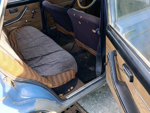 Синий ВАЗ 2103, объемом двигателя 0 л и пробегом 1000 тыс. км за 400 $, фото 4 на Automoto.ua