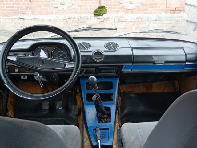 ВАЗ 2103 1983 в Славянске на Automoto.ua Синий ВАЗ 2103, объемом двигателя 1.5 л и пробегом 200 тыс. км за 574 $, фото 4 на Automoto.ua