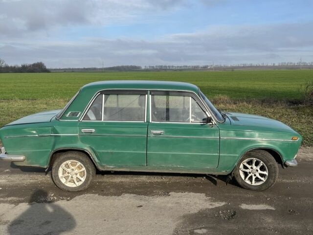 Зеленый ВАЗ 2103, объемом двигателя 1.5 л и пробегом 300 тыс. км за 600 $, фото 3 на Automoto.ua