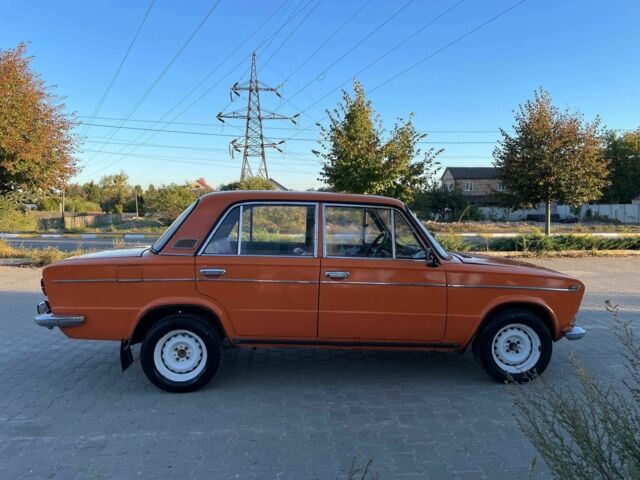 Оранжевый ВАЗ 2103, объемом двигателя 1.5 л и пробегом 145 тыс. км за 1000 $, фото 4 на Automoto.ua