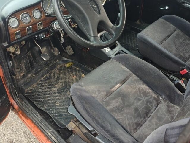 Оранжевый ВАЗ 2103, объемом двигателя 1.5 л и пробегом 200 тыс. км за 473 $, фото 2 на Automoto.ua