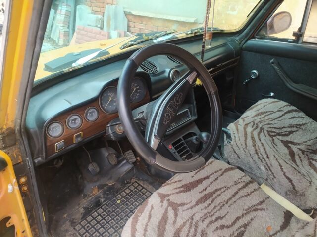 Помаранчевий ВАЗ 2103, об'ємом двигуна 0 л та пробігом 150 тис. км за 167 $, фото 2 на Automoto.ua