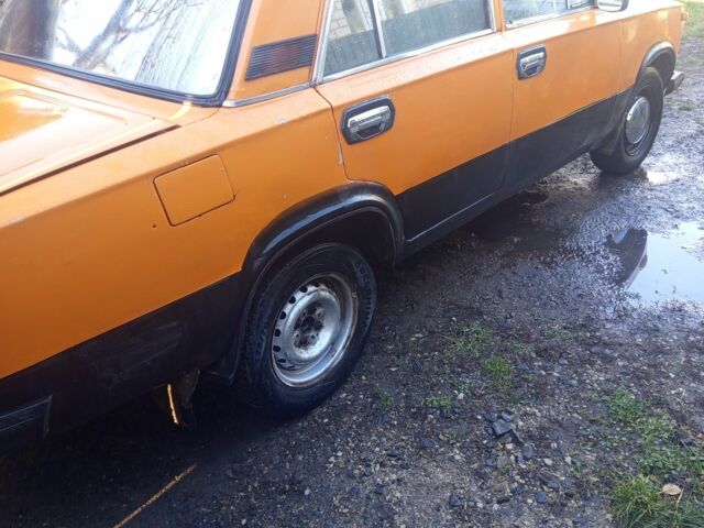 Оранжевый ВАЗ 2103, объемом двигателя 1 л и пробегом 60 тыс. км за 550 $, фото 1 на Automoto.ua