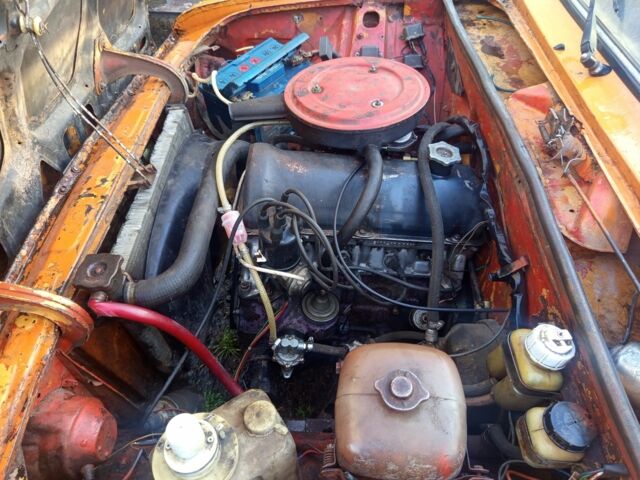 Оранжевый ВАЗ 2103, объемом двигателя 1 л и пробегом 60 тыс. км за 550 $, фото 3 на Automoto.ua