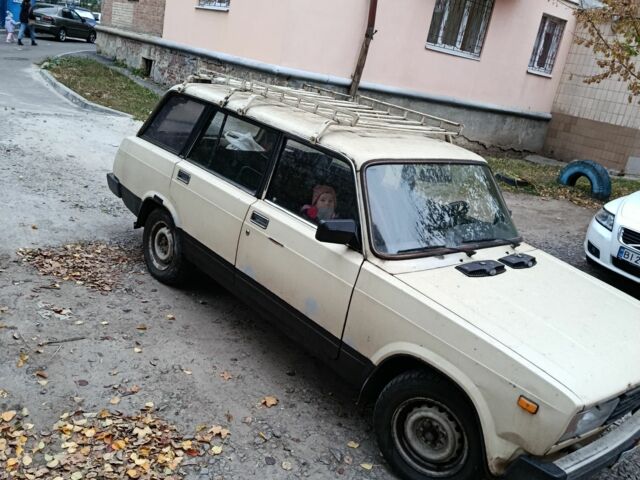 Белый ВАЗ 2104, объемом двигателя 1 л и пробегом 1000 тыс. км за 600 $, фото 2 на Automoto.ua
