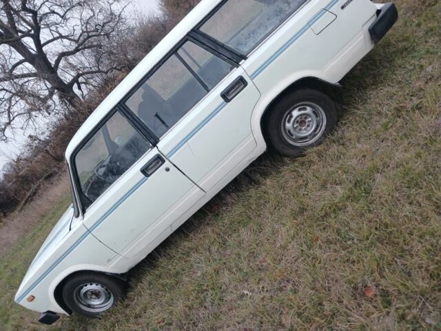 Белый ВАЗ 2104, объемом двигателя 0 л и пробегом 87 тыс. км за 550 $, фото 3 на Automoto.ua