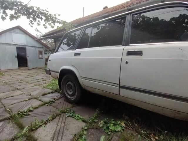 Белый ВАЗ 2104, объемом двигателя 0 л и пробегом 300 тыс. км за 700 $, фото 2 на Automoto.ua