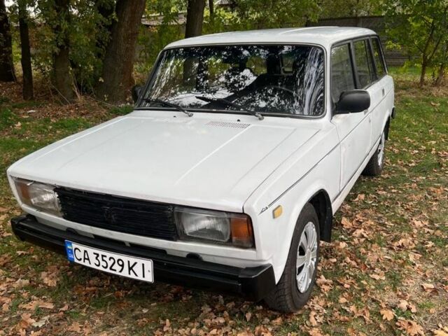 Белый ВАЗ 2104, объемом двигателя 1.5 л и пробегом 75 тыс. км за 1408 $, фото 1 на Automoto.ua