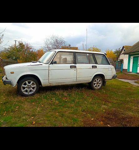 Белый ВАЗ 2104, объемом двигателя 1.5 л и пробегом 150 тыс. км за 800 $, фото 2 на Automoto.ua