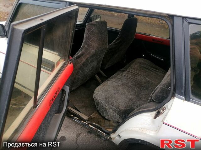 Белый ВАЗ 2104, объемом двигателя 15 л и пробегом 150 тыс. км за 650 $, фото 6 на Automoto.ua