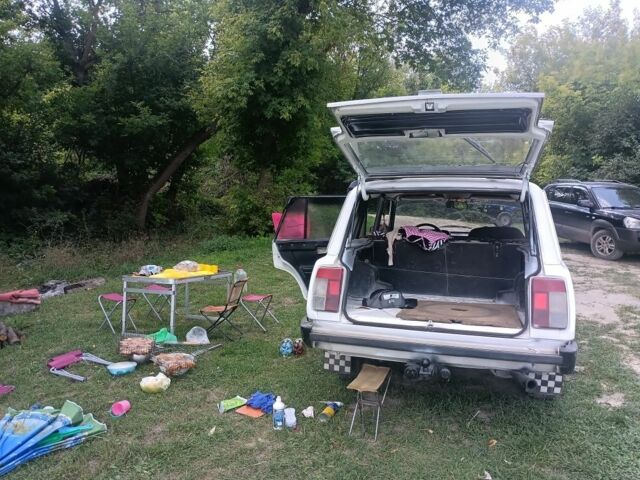 Белый ВАЗ 2104, объемом двигателя 1.5 л и пробегом 250 тыс. км за 900 $, фото 4 на Automoto.ua