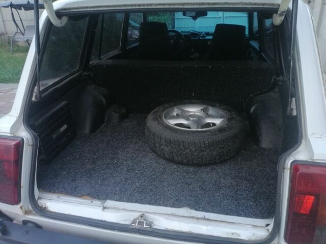 Белый ВАЗ 2104, объемом двигателя 2 л и пробегом 13 тыс. км за 1500 $, фото 3 на Automoto.ua