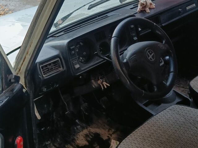 Белый ВАЗ 2104, объемом двигателя 1.5 л и пробегом 300 тыс. км за 442 $, фото 3 на Automoto.ua