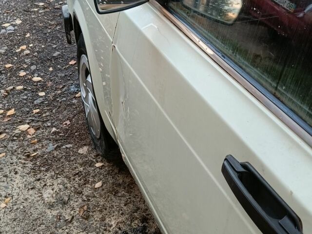 Белый ВАЗ 2104, объемом двигателя 1.5 л и пробегом 300 тыс. км за 442 $, фото 4 на Automoto.ua