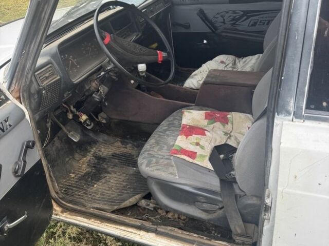 Белый ВАЗ 2104, объемом двигателя 0 л и пробегом 300 тыс. км за 500 $, фото 4 на Automoto.ua