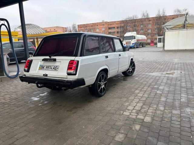 Белый ВАЗ 2104, объемом двигателя 1.5 л и пробегом 320 тыс. км за 1200 $, фото 2 на Automoto.ua