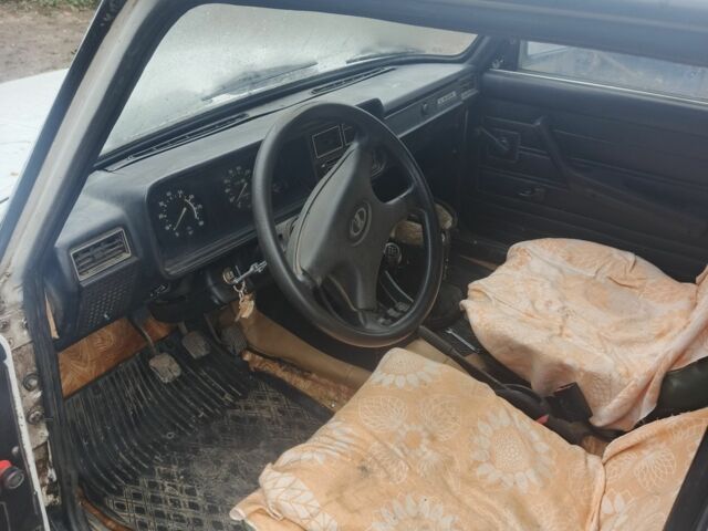 Белый ВАЗ 2104, объемом двигателя 1.5 л и пробегом 1 тыс. км за 544 $, фото 4 на Automoto.ua
