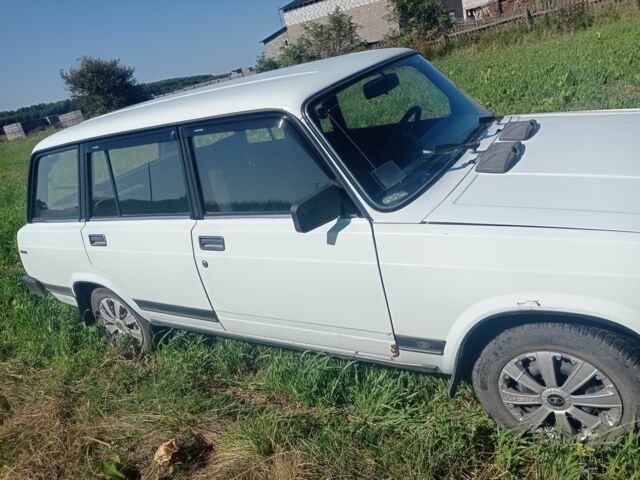 Белый ВАЗ 2104, объемом двигателя 1.5 л и пробегом 65 тыс. км за 700 $, фото 2 на Automoto.ua