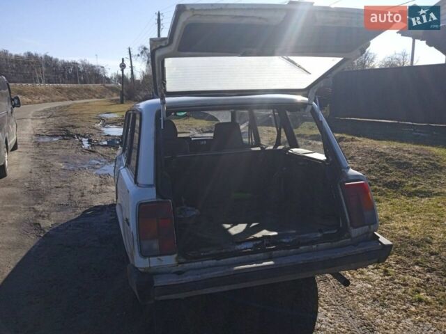 Белый ВАЗ 2104, объемом двигателя 1.5 л и пробегом 70 тыс. км за 514 $, фото 3 на Automoto.ua