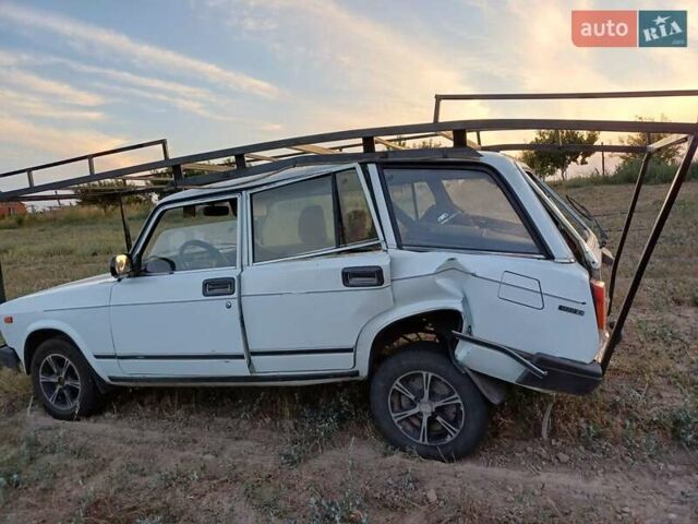 Белый ВАЗ 2104, объемом двигателя 1.45 л и пробегом 100 тыс. км за 600 $, фото 5 на Automoto.ua