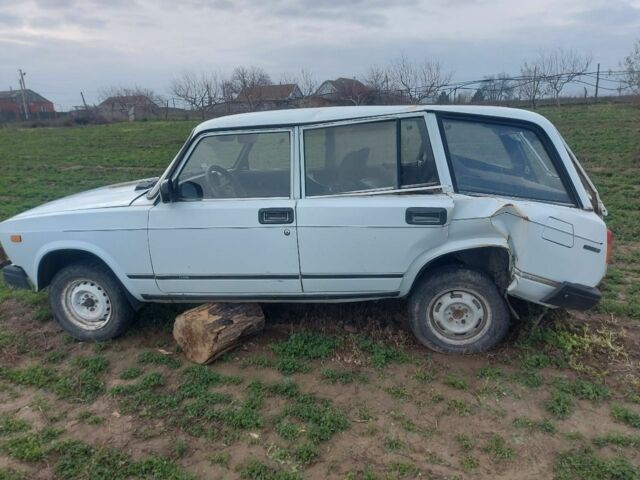 Белый ВАЗ 2104, объемом двигателя 0 л и пробегом 15 тыс. км за 300 $, фото 2 на Automoto.ua