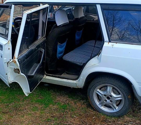 Белый ВАЗ 2104, объемом двигателя 1.6 л и пробегом 27 тыс. км за 2800 $, фото 3 на Automoto.ua