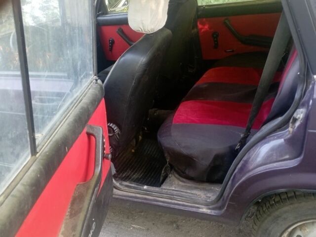 Фиолетовый ВАЗ 2104, объемом двигателя 1 л и пробегом 10 тыс. км за 650 $, фото 3 на Automoto.ua