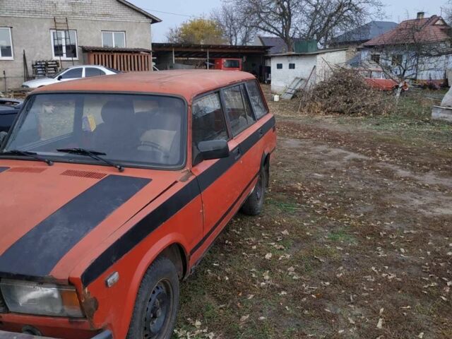Красный ВАЗ 2104, объемом двигателя 1 л и пробегом 170 тыс. км за 286 $, фото 3 на Automoto.ua