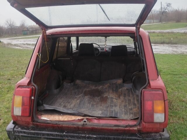 Красный ВАЗ 2104, объемом двигателя 1.5 л и пробегом 999 тыс. км за 427 $, фото 6 на Automoto.ua