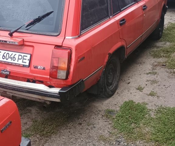 Красный ВАЗ 2104, объемом двигателя 1.3 л и пробегом 300 тыс. км за 700 $, фото 3 на Automoto.ua