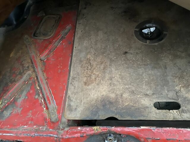 Красный ВАЗ 2104, объемом двигателя 1.5 л и пробегом 55 тыс. км за 344 $, фото 6 на Automoto.ua