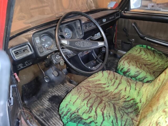 Красный ВАЗ 2104, объемом двигателя 0 л и пробегом 2 тыс. км за 700 $, фото 2 на Automoto.ua