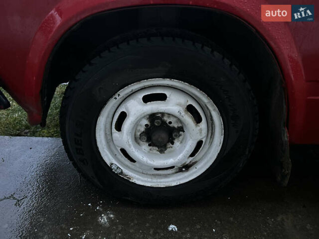 Красный ВАЗ 2104, объемом двигателя 1.5 л и пробегом 500 тыс. км за 1000 $, фото 4 на Automoto.ua