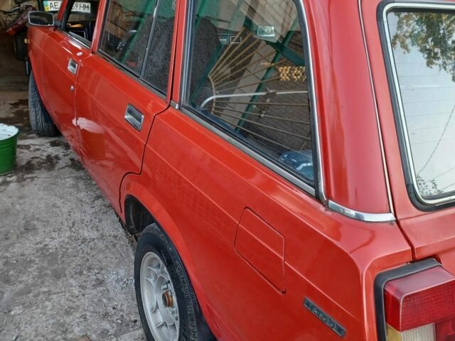 Красный ВАЗ 2104, объемом двигателя 1 л и пробегом 120 тыс. км за 949 $, фото 1 на Automoto.ua