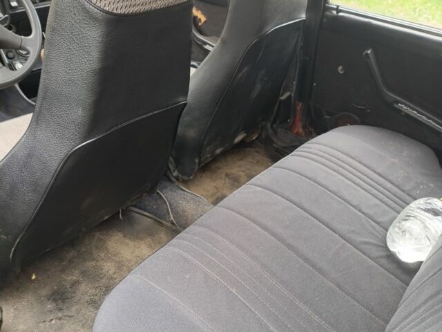 Красный ВАЗ 2104, объемом двигателя 8 л и пробегом 111 тыс. км за 700 $, фото 3 на Automoto.ua