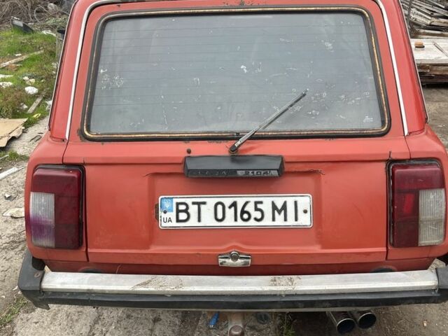 Красный ВАЗ 2104, объемом двигателя 1.5 л и пробегом 286 тыс. км за 561 $, фото 3 на Automoto.ua