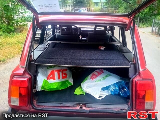 Красный ВАЗ 2104, объемом двигателя 1.3 л и пробегом 300 тыс. км за 1100 $, фото 4 на Automoto.ua